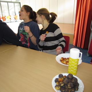 hitoriches-kochen-7 Montessori-Schulzentrum Leipzig - Neuigkeiten - Essen in der Schulzeit